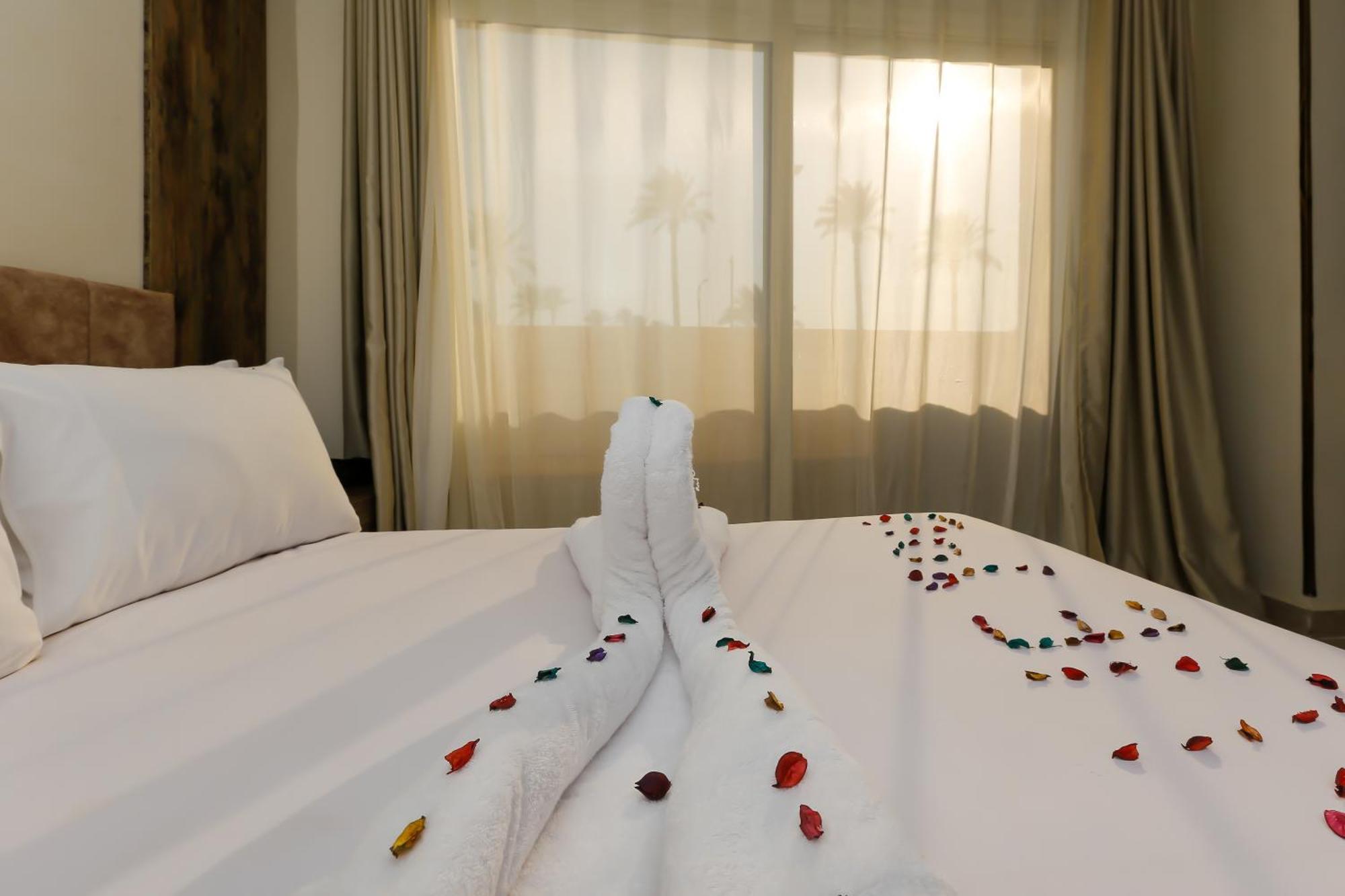 Taj Pyramids View Inn Kafret el-Gabal Exterior photo