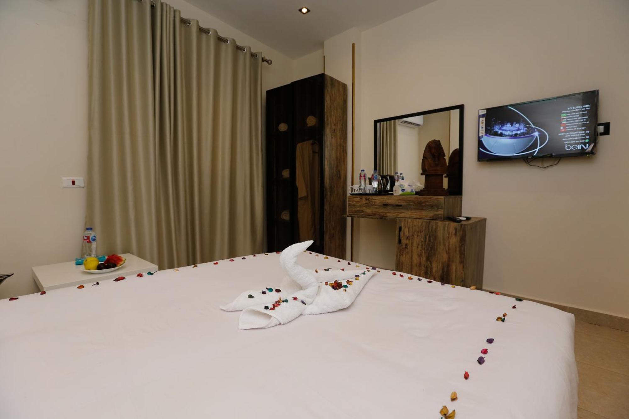 Taj Pyramids View Inn Kafret el-Gabal Exterior photo