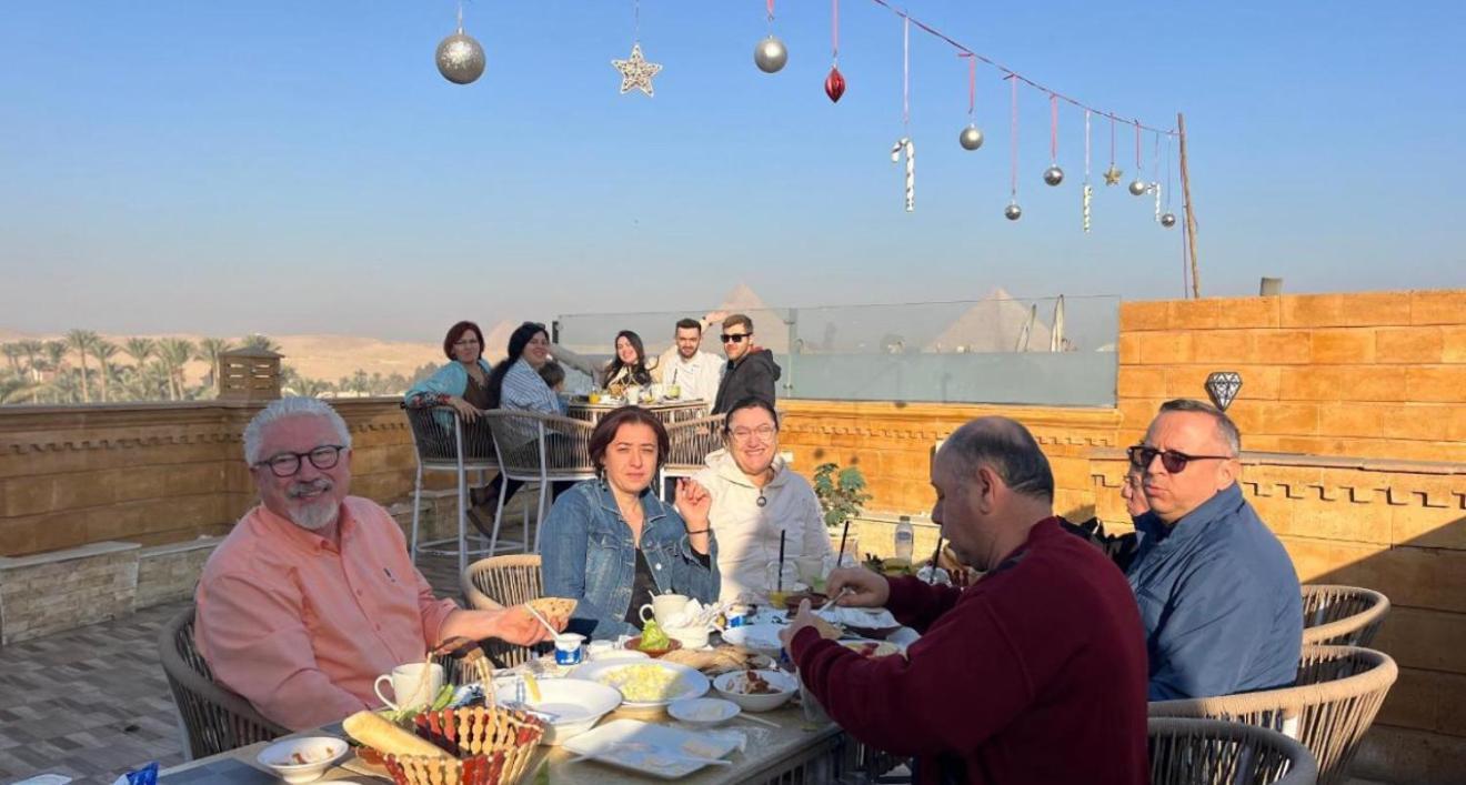 Taj Pyramids View Inn Kafret el-Gabal Exterior photo